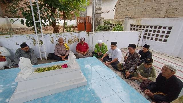 Nyekar di Petilasan Buyut Jaksa Kelurahan Boyolangu, Banyuwangi