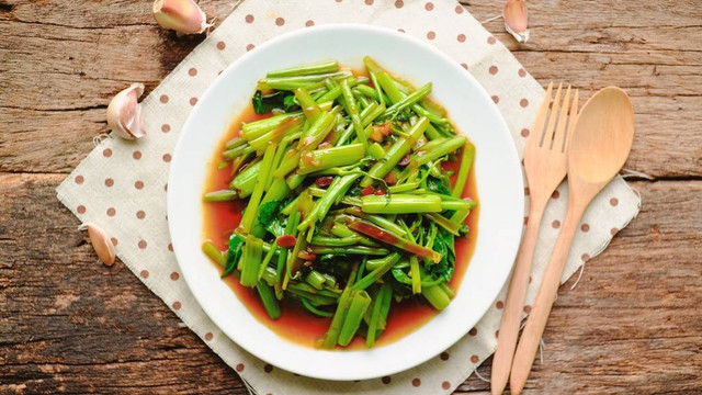 Ilustrasi Plecing Kangkung. Foto: Shutterstock
