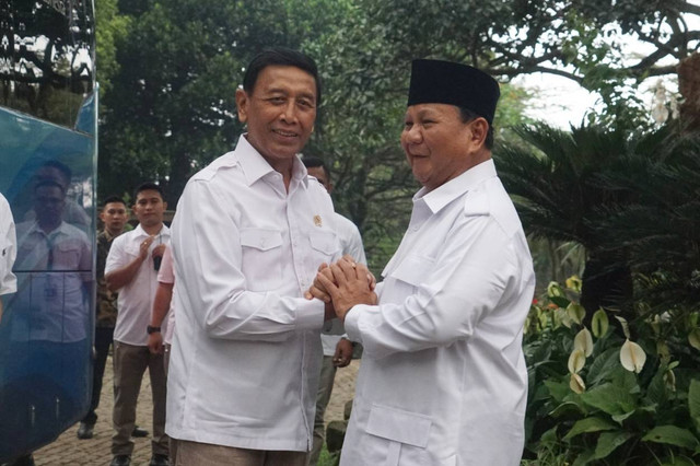 Mantan Ketua Umum Hanura Wiranto bertemu Ketua Umum Gerindra Prabowo Subianto di Padepokan Garuda Yaksa Hambalang, Babakan Madang, Kabupaten Bogor, Senin (1/5/2023).  Foto: Iqbal Firdaus/kumparan
