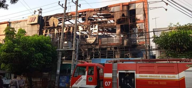 Malang Plaza Terbakar, Hanguskan Sekitar 70 Kios