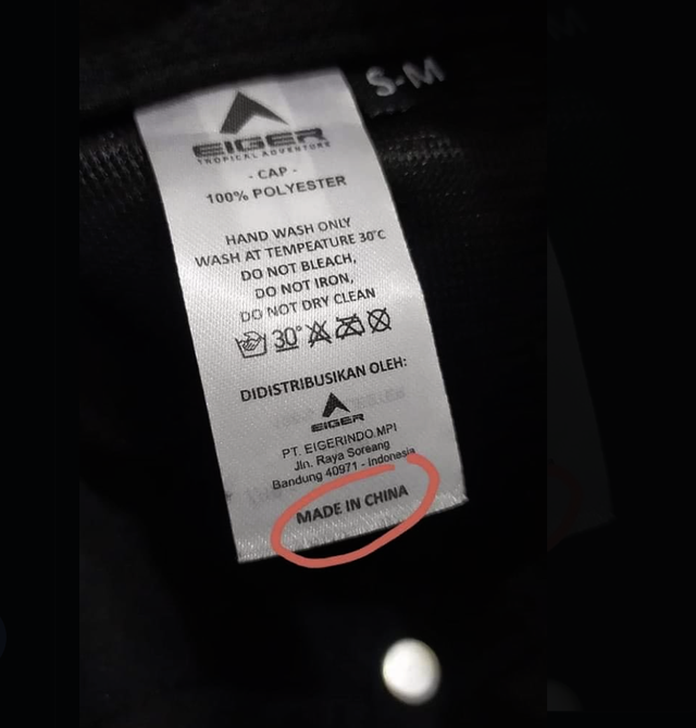 Produk EIGER Made in China viral di Twitter. Dok: tangkapan layar akun @kegblgnunfaedh