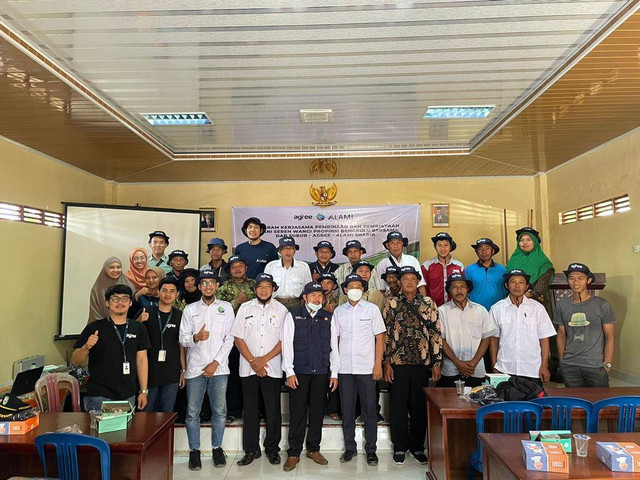 Platform Agree dari Leap-Telkom Digital menggandeng PT Agroobot Bangun Negeri (Agroobot) untuk mengimplementasikan penggunaan teknologi IoT pada DAB Subur, perusahaan agrobisnis yang fokus pada budidaya komoditas serai wangi. Foto: Dok. Telkom