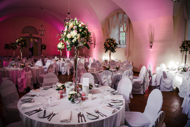 Ilustrasi restoran fine dining. Foto: Alexsuh/Shutterstock