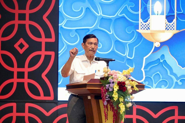 Menko Maritim dan Investasi Luhut Binsar Pandjaitan di acara Halal bihalal di Lingkungan Kementerian Maritim dan Investasi, Selasa (2/5/2023). Foto: Dok. Kemenko Marves