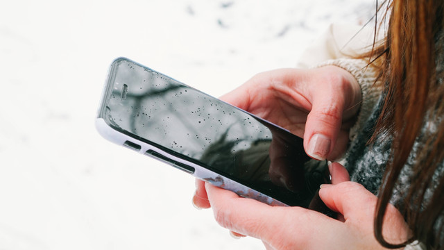 Cara Mendaftarkan Kartu Indosat untuk Pengguna Baru. Foto: Unsplash/Krissara Lertnimanorladee