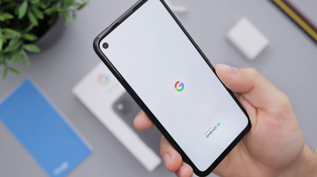 Cara Menghapus Akun Google di HP lain Ketika Punya HP Baru. Foto: Unsplash/Daniel Romero