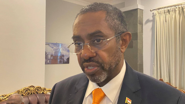 Duta Besar Sudan untuk Indonesia, Dr. Yassir Mohamed Ali, dalam jumpa pers di kediamannya di Jakarta Pusat, Rabu (5/5/2023). Foto: Aliyya Bunga/kumparan