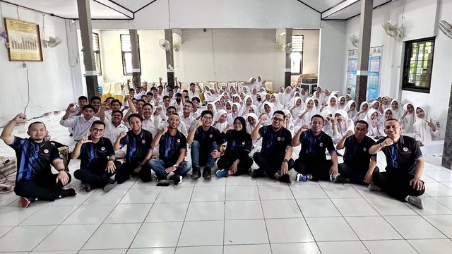 PERDATIN Cabang Gorontalo menggelar Roadshow Training Basic Life Support (BLS) atau Bantuan Hidup Dasar (BHD) di Aula SMA Negeri 1 Gorontalo Utara. Rabu (3/5). Foto: Dok istimewa