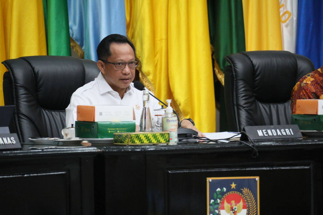 Mendagri Tito Karnavian saat memimpin Rakor Pengendalian Inflasi di Daerah yang berlangsung di Gedung Sasana Bhakti Praja Kemendagri, Rabu (3/5/2023). Foto: Dok. Istimewa