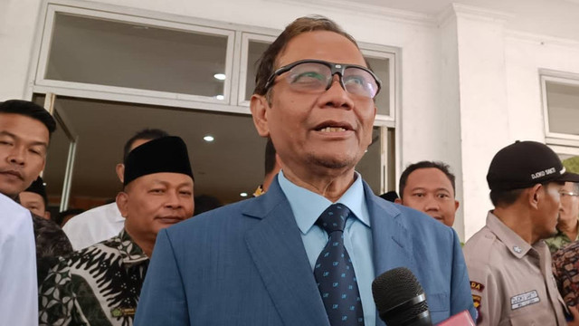 Menkopolhukam Mahfud MD ditemui di UIN Sunan Kalijaga Yogyakarta, Kamis (4/5/2023). Foto: Arfiansyah Panji/kumparan