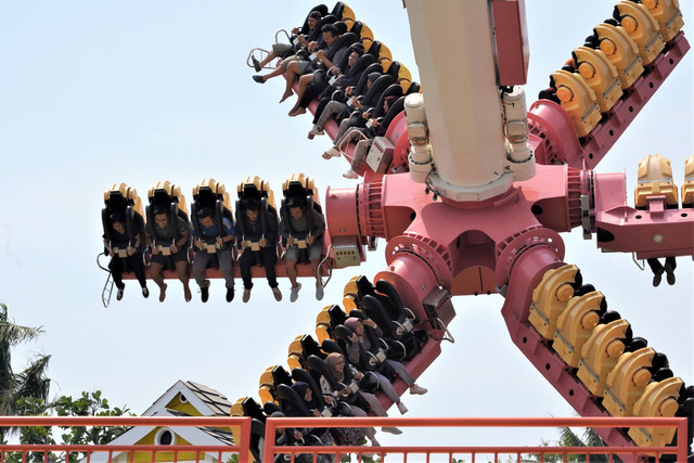 Wahana Baru Dufan 2023 yang Seru untuk Liburan Keluarga. Foto: Unsplash/hartono subagio.