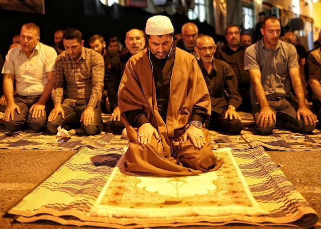 Ilustrasi syarat jadi imam shalat berjamaah. Foto: Pexels/Berke Araklı