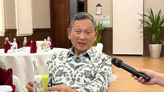 Menteri ESDM Arifin Tasrif menjawab pertanyaan wartawan di kantor Kementerian ESDM, Jumat (5/5/2023). Foto: Fariza Rizky Ananda/kumparan