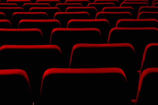 Ilustrasi Cara Melihat Nomor Bangku Bioskop. Foto: Unsplash/Daniele.