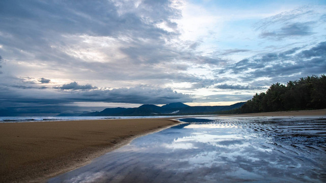 Ilustrasi pantai pelabuhan ratu. Foto: pixabay.com/xiSerge