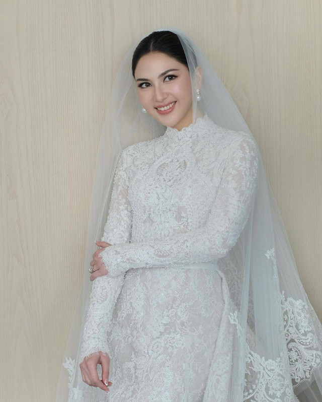 Detail gaun pernikahan Jessica Mila. Foto: Instagram/@cherryjks