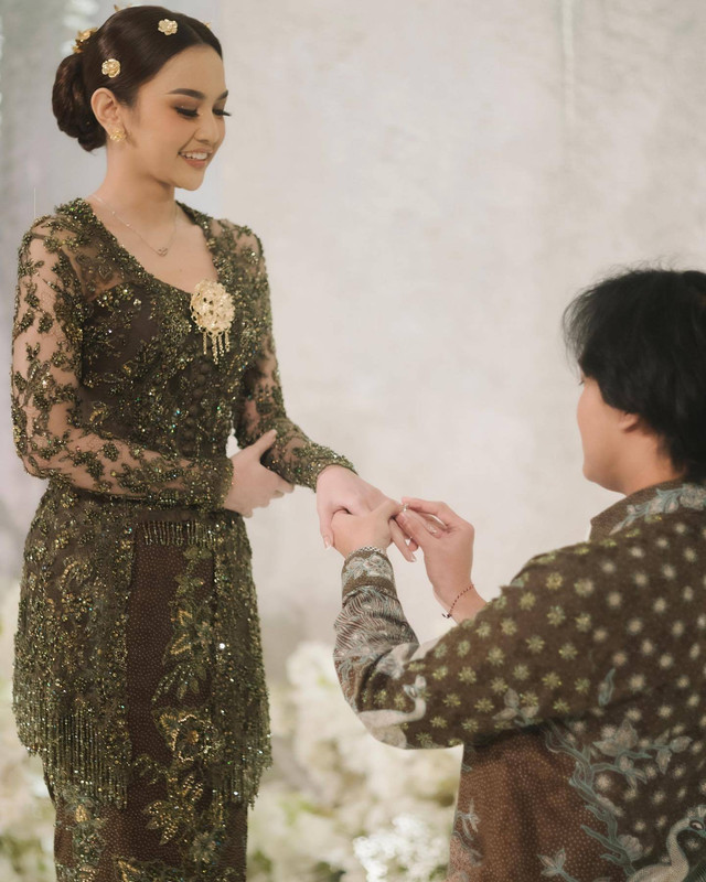 Rizky Febian tunangan dengan Mahalini. Foto: Instagram/@rfasmusic