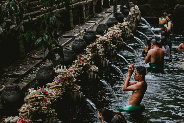 Tempat Melukat di Bali yang Terkenal. Foto: Unsplash/Florian GIORGIO.