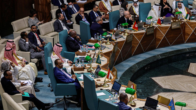 Suasana pertemuan darurat para menteri luar negeri Liga Arab di Kairo pada Minggu (7/5/2023). Foto: Khaled Desouki/AFP