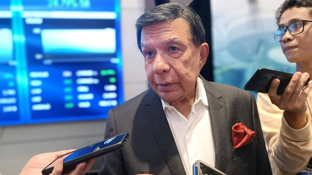 Komisaris Utama sekaligus Co-Founder Tripar Multivision Plus, Raam Punjabi, di Bursa Efek Indonesia (BEI), Senin (8/5/2023). Foto: Ghinaa Rahmatika/kumparan