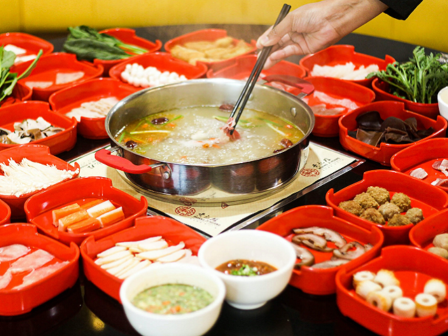 Ilustrasi restoran hotpot di Surabaya. Sumber: SubagusIndra/unsplash.com.