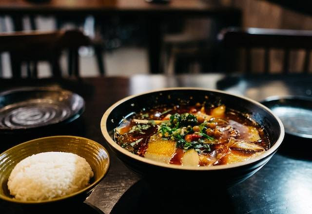 Ilustrasi restoran hotpot di Bali, Foto oleh Ruthy Yang di Unsplash