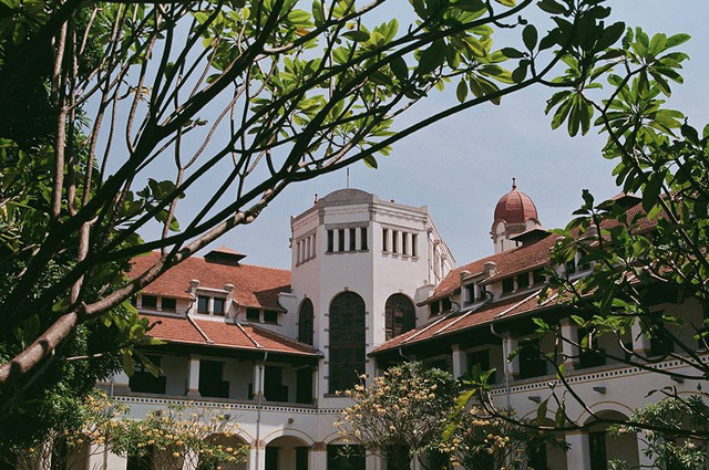 Ilustrasi wisata Lawang Sewu. Sumber: www.unsplash.com