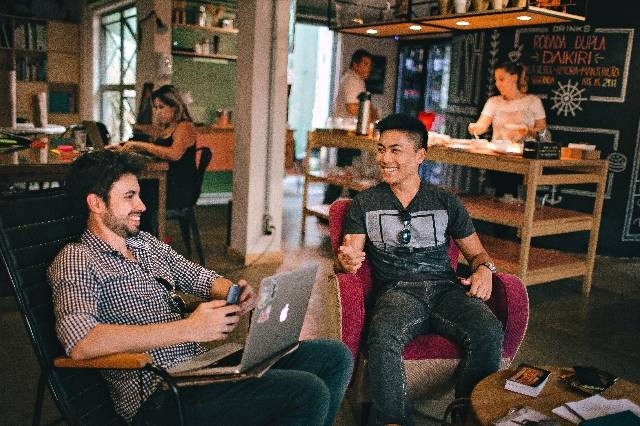 Ilustrasi cafe untuk kerja terdekat dari Green Office Park. Sumber: Pexels/ Helena Lopes
