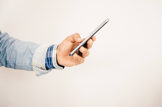 Ilustrasi Cara Registrasi BSI Mobile. Foto: Unsplash/Angelica Reyes.