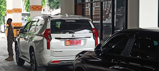 Mobil dinas Pajero Sport dengan plat kendaraan BE 3 milik Ketua DPRD Lampung Mingrum Gumay. | Foto : Galih Prihantoro/ Lampung Geh