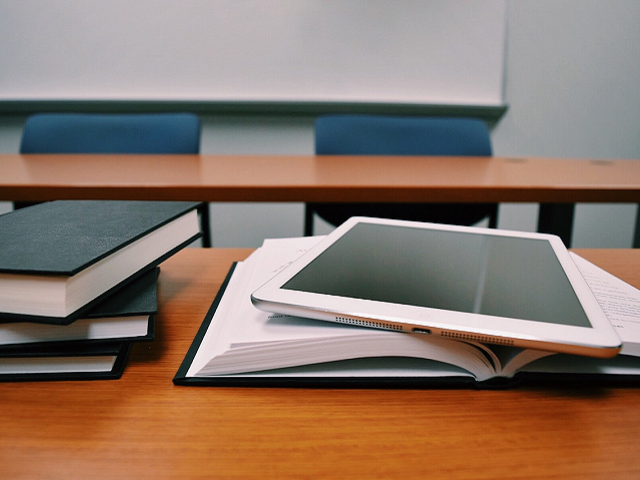 Ilustrasi kunci jawaban Bahasa Indonesia kelas 8 halaman 214. Sumber: Pixabay/pexels.com.