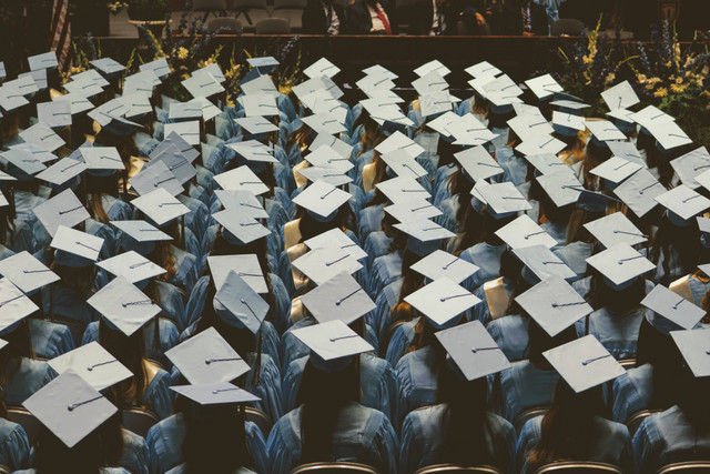 Ilustrasi Kata Mutiara Kelulusan Sekolah, sumber foto (Joshua Hoehne) by unsplash.com