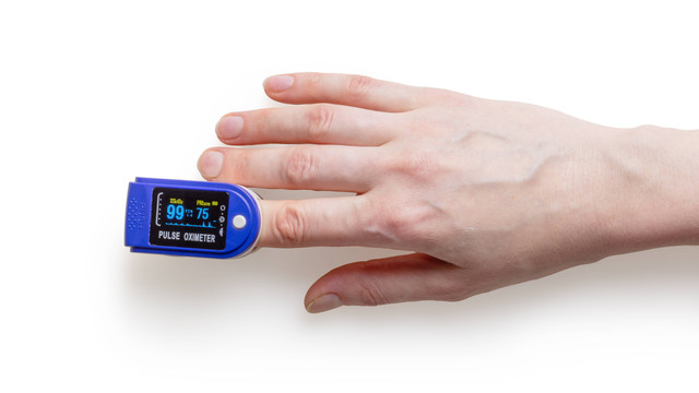 Cara Pakai Oximeter. Foto: Unsplash/Mockup Graphics