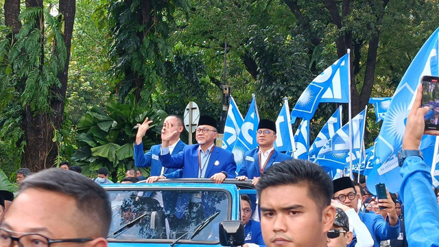 Rombongan PAN menuju KPU dari Taman Suropati, Jakarta, Jumat (12/5/2023). Foto: Zamachsyari/kumparan