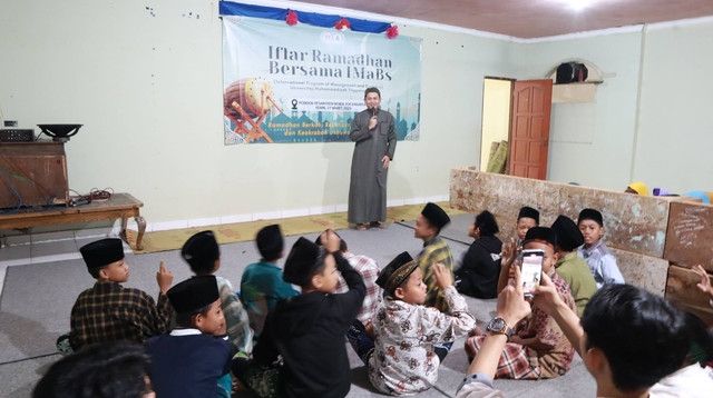 Direktur IMaBs Sedang mengisi Tausiyah. Sumber : IMaBs