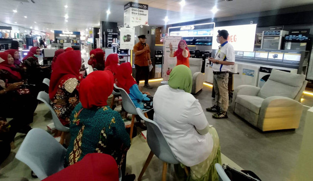 Cooking Show & Talkshow Makanan Sehat untuk Keluarga yang digelar BASRA di UFO Elektronika Wiyung Surabaya, Sabtu (13/5). Foto-foto: Masruroh/Basra
