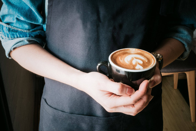 Ilustrasi cara membuat kopi dalam bahasa Inggris. Foto: pexels.com.