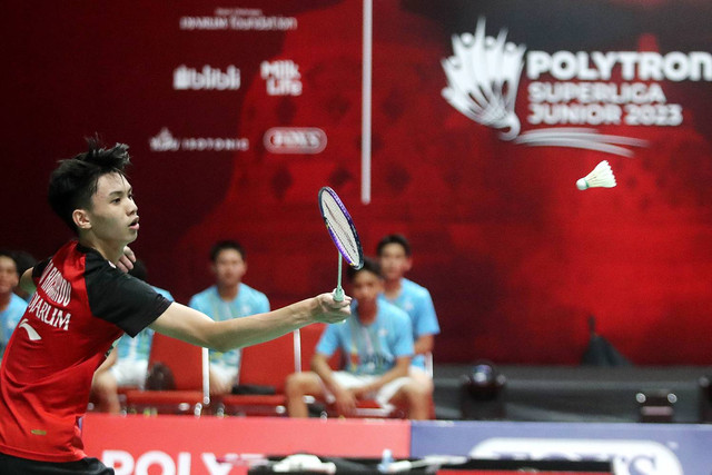 Tunggal putra PB Djarum Richie Duta Ricardo pada pertandingan final beregu putra U-17 Polytron Superliga Junior 2023, melawan PB Jaya Raya. Partai puncak kejuaraan ini berlangsung pada Sabtu (13/5) di GOR Djarum, Magelang, Jawa Tengah. Foto: Polytron Superliga Junior