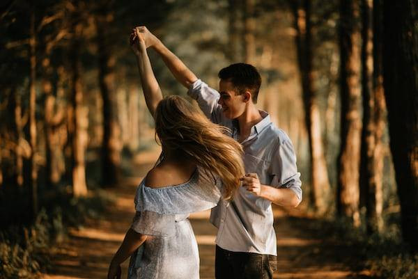 Ilustrasi caption foto bareng pacar LDR. Sumber: unsplash/Scott Broome