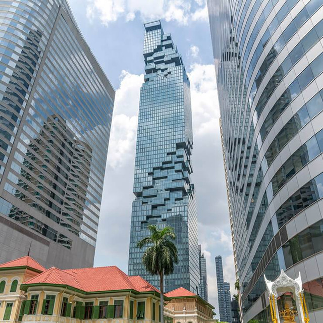 Gedung King Power Mahanakhon dengan gelas kaca Mahanakhon Skywalk di puncak. Foto: Situs resmi King Power Mahanakhon