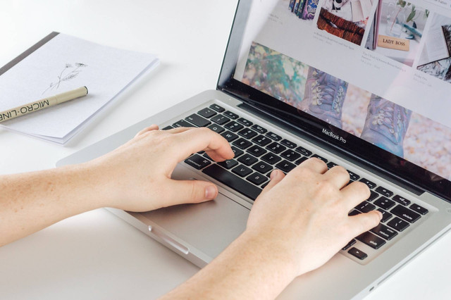 Ilustrasi foto menulis novel bagi pemula. Sumber foto: Unsplash