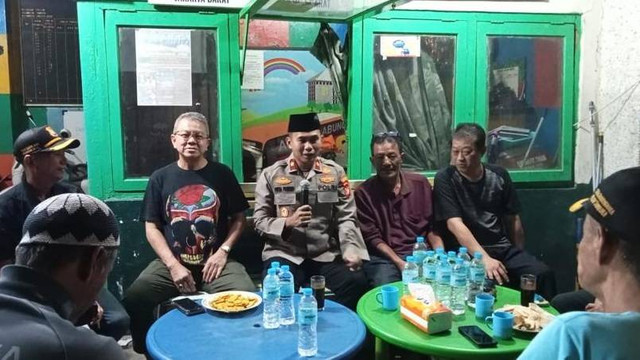Polsek Tambora sambangi warga. Foto: Dok. Istimewa