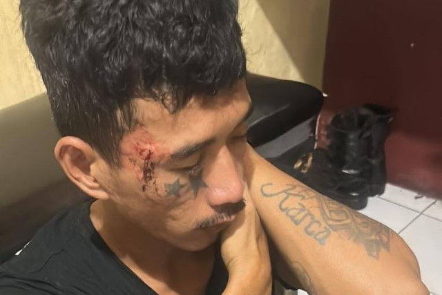 Pelaku KDRT di Makassar, Abid (24), ditangkap polisi usai aniaya istrinya, Minggu (14/5).  Foto: Dok. Istimewa