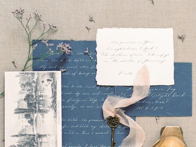 Ilustrasi barang yang tipis lebar seperti daun kertas lembar. Sumber: LeelooThefirst/pexels.com