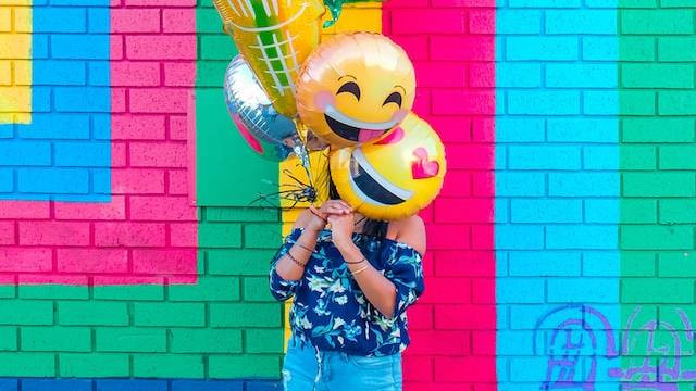Ilustrasi caption lucu healing, Foto oleh Lidya Nada di Unsplash