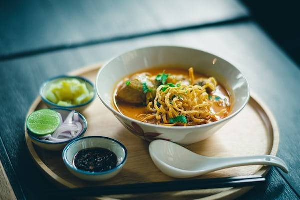 Ilustrasi restoran Thailand di Surabaya. Sumber: unsplash.com/8-Low Ural