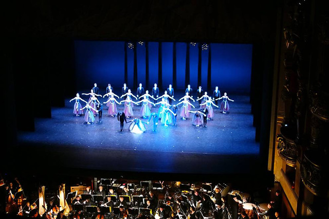 Ilustrasi etika nonton konser. Sumber: www.unsplash.com