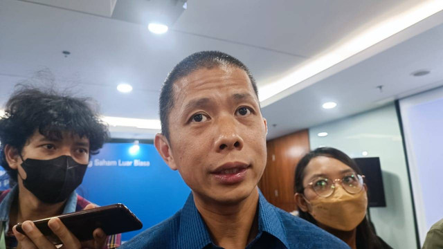 Direktur Investasi PT Saratoga Investama Sedaya Tbk (SRTG) Devin Wirawan saat ditemui di Cyber Tower II Jakarta, Senin (15/5/2023).  Foto: Ghinaa Rahmatika/kumparan