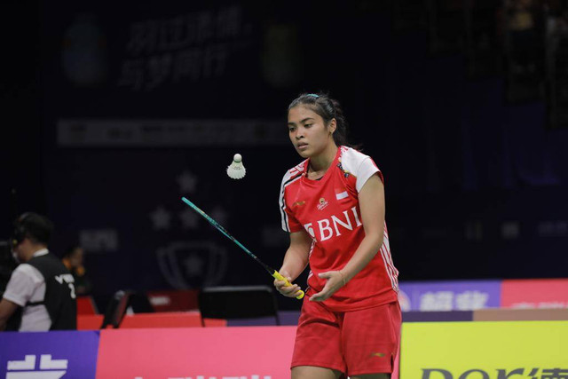 Tunggal putri Indonesia, Gregoria Tunjung,  saat melawan wakil Kanada, Talia Ng, di partai pertama Sudirman Cup 2023 di Suzhou Olympic Sports Centre, Suzhou, China, Senin (15/5). Foto: Dok. PBSI