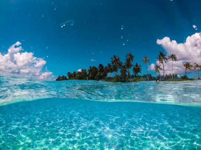 Ilustrasi Pulau Kecil Cagar Alam di Selatan Pulau Jawa Daerah Malang. (Foto: Teddie Humaam | Unsplash.com)